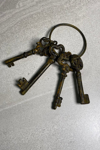 S/4 Antique Keys