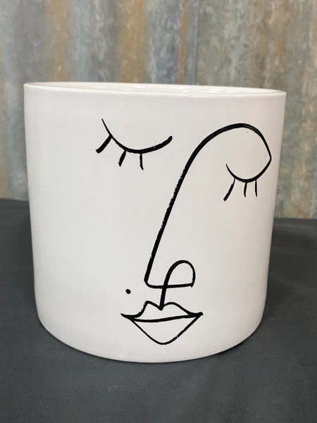 Line Art Porcelain Pot